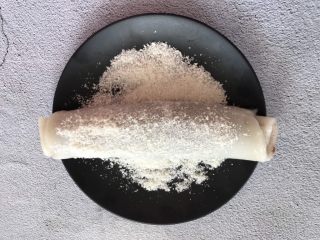 12、豆沙糯米卷,沾上椰蓉