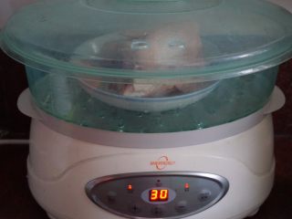 2、了不起的小番茄+鸡丝果蔬沙拉,鸡肉蒸熟