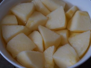 6、了不起的小番茄+鸡丝果蔬沙拉,苹果切片后放入盐水里泡一下