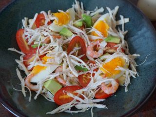 9、了不起的小番茄+鸡丝果蔬沙拉,然后将所有材料放入碗中