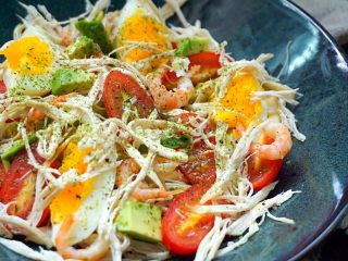 11、了不起的小番茄+鸡丝果蔬沙拉,撒上海苔粉