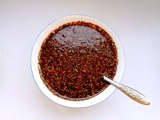 8、口水鸡,准备好油泼辣子。