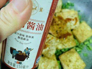 17、韭菜炒豆腐,加少许酱油;