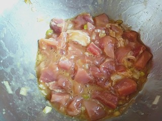 8、菠萝咕噜肉,抓均匀