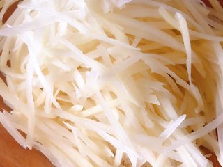 3、醋溜土豆丝,插成丝