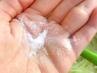 11、醋溜土豆丝,放适量的盐