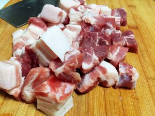1、红烧肉,五花肉切块