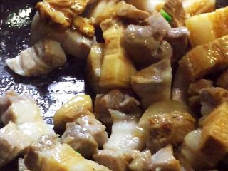 9、红烧肉,翻炒均匀