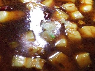 13、红烧肉,放盐调味后大火烧开转中火