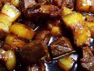 14、红烧肉,煮约1小时，收浓汤汁