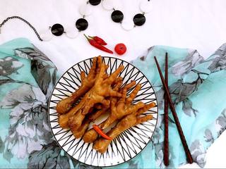 16、秘制鸡爪,做好的鸡爪，装盘即可开吃啦。