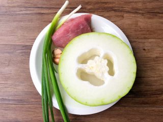 1、肉末冬瓜,食材合影