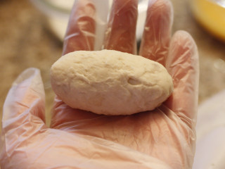 8、芝心芋头酥,形成椭圆型状