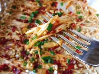 9、蒜香金针菇,来一口？