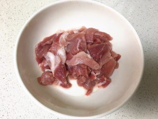 5、青椒蘑菇炒肉片,肉切片