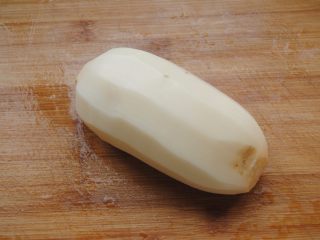 6、莲藕猪蹄汤,莲藕去皮