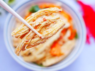 13、超级爽口的凉拌腐竹,成品棒棒哒。