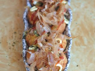 12、金枪鱼小丸子,最后撒上木鱼花即可。