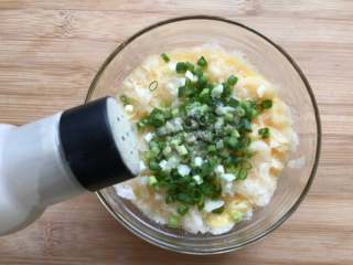 9、银耳炒鸡蛋,白胡椒粉