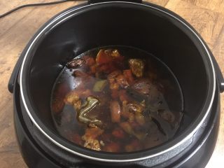 21、番茄土豆烧牛肉,牛肉炖好了。