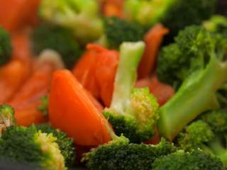 16、番茄烧菜 竟也有那么多小技巧,3-6 加生抽、盐，翻炒均匀，即可出锅