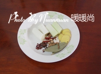 2、自制香辣卤牛肉,大葱切段，姜切片。