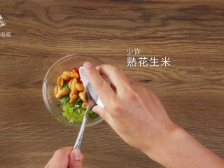 8、适合上班族的快手凉菜,蒜泥肥牛吃的巨过瘾,加入花生米