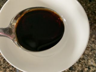 8、凉拌烤麸,2勺生抽