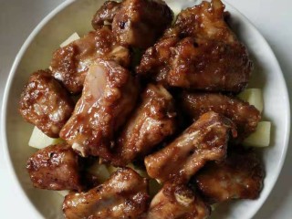 13、香酥排骨蒸土豆,均匀排上油炸过的排骨