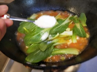 15、水晶豆腐番茄浓汤宝,适量味精。