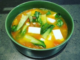 17、水晶豆腐番茄浓汤宝,倒入盆中即可食用了。