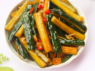17、低脂爽脆开胃下饭的腌黄瓜条,来一口~