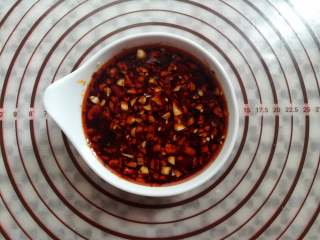 10、香醋手撕鸡,调味酱汁混合均匀后放一边备用