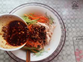 15、香醋手撕鸡,淋上香醋调味酱汁