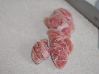 5、小熊土司盒,香肠切成片