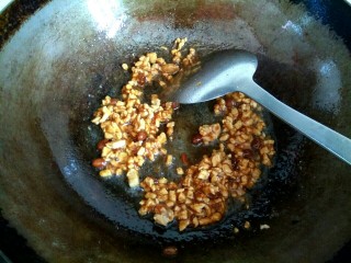 7、肉沫粉丝烧白菜,翻炒出香味