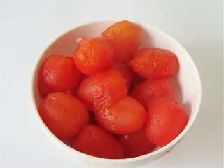 4、茄汁排骨龙眼肉,小番茄去皮
