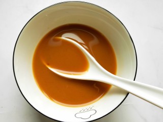 13、鱼香鸡蛋（内附鱼香汁的调制）,三勺清水，搅拌均匀，鱼香汁就做好啦！