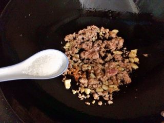 10、肉末茄子,半勺白糖。