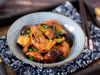 15、香菇炖鸡,成品图