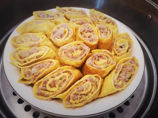 16、年味~树花菜蒸蛋卷,蒸熟开盖取出