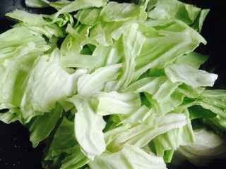 12、干锅包菜（简易版）,大火翻炒片刻
