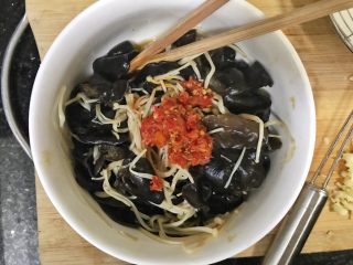 14、超满足便当（20）,一勺剁辣椒 搅拌均匀