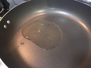 15、超满足便当（20）,锅内下少许油