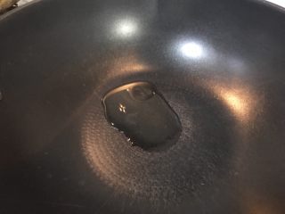 21、超满足便当（20）,干净锅倒入少许油