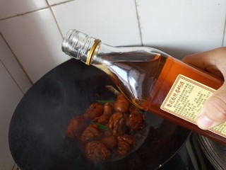 13、红烧鸡腿焖腐竹,料酒