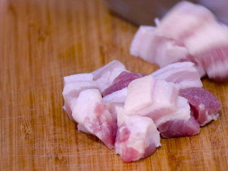 5、五花肉烧土豆,五花肉切块