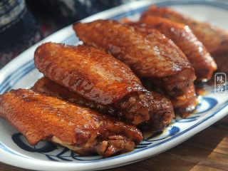 13、简单方便的电饭煲可乐鸡翅,习惯性来张特写，诱惑下亲们的味觉！