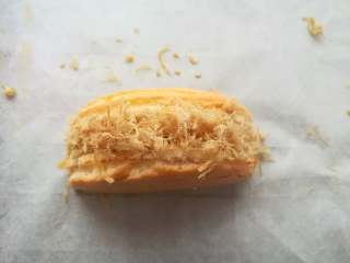 17、肉松小贝,2瓣蛋糕合起来就是肉松小贝了