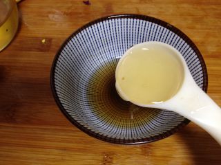 4、了不起的小番茄+什锦减脂沙拉,加入蜂蜜拌匀